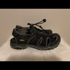 Mens Keen, size 10